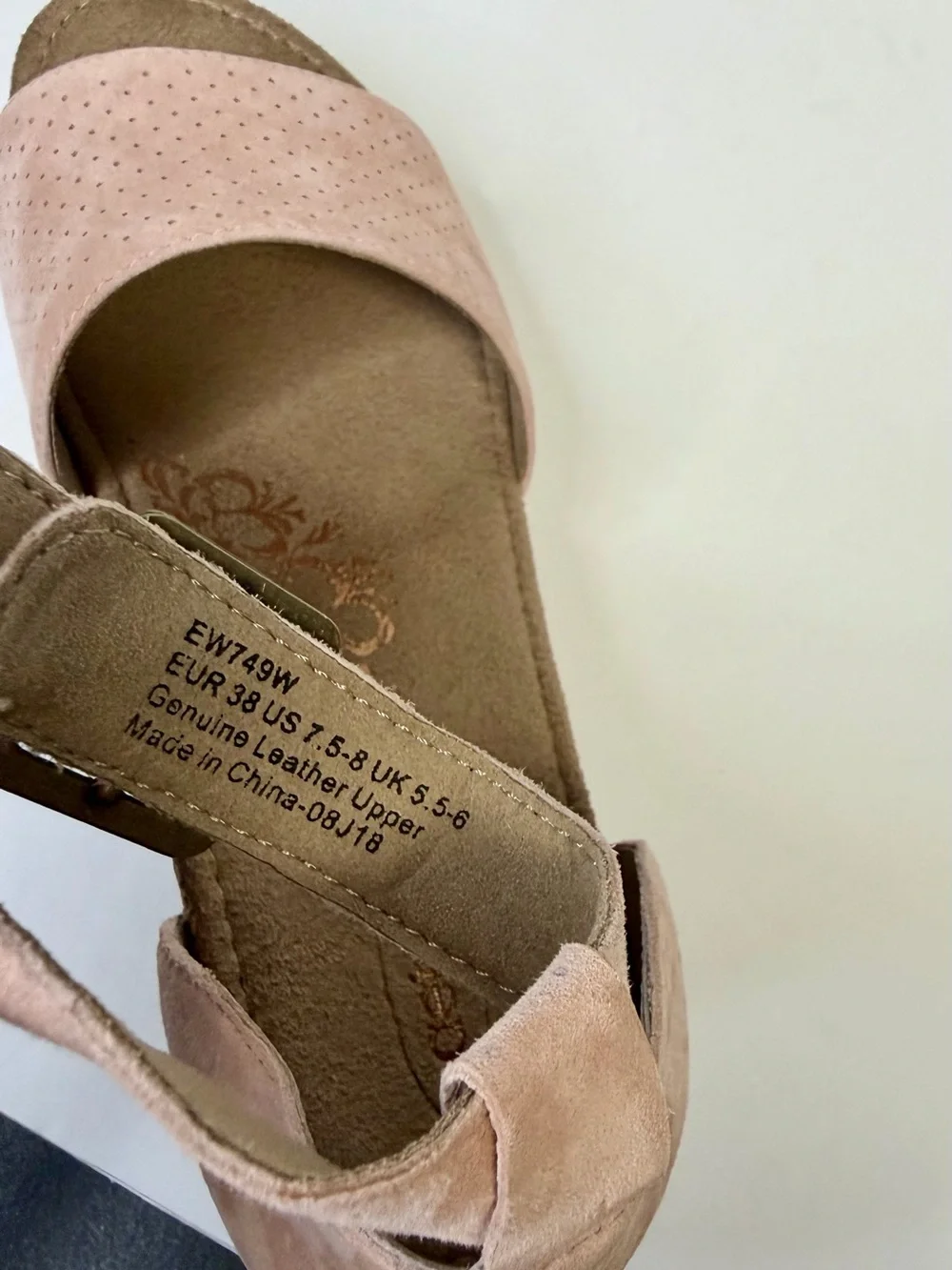 Aetrex – Women’s Miley, Blush Wedge Sandal. EU 38. New in Original Box.